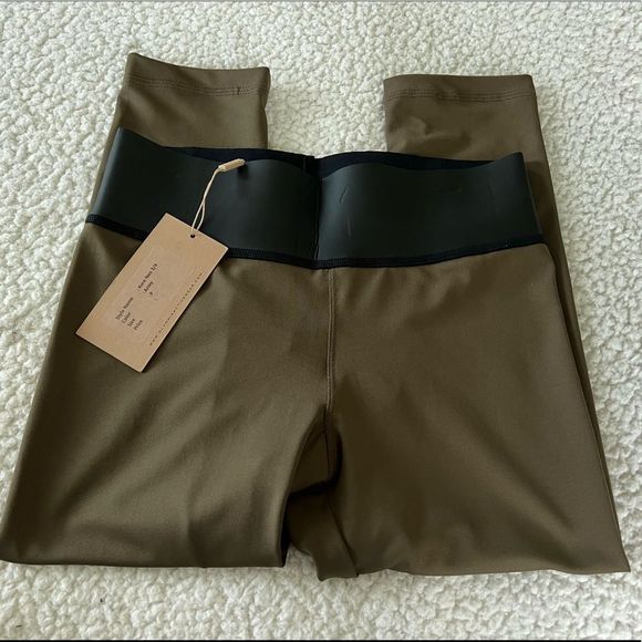 NWT Olympia Activewear Kore Neo Cropped Leggings, Army Green. Size P (0-2) - Picture 5 of 11
